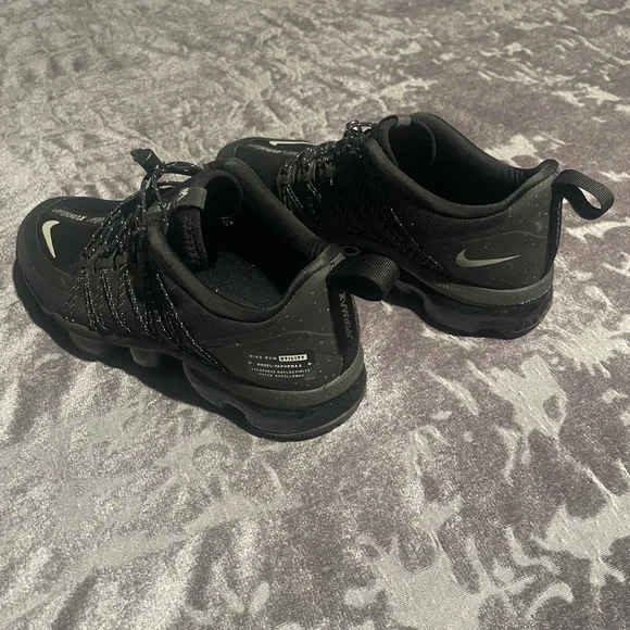 Nike Air VaporMax Run Utility Black Sneakers – Women’s Size 8 (unisex) - Picture 4 of 6